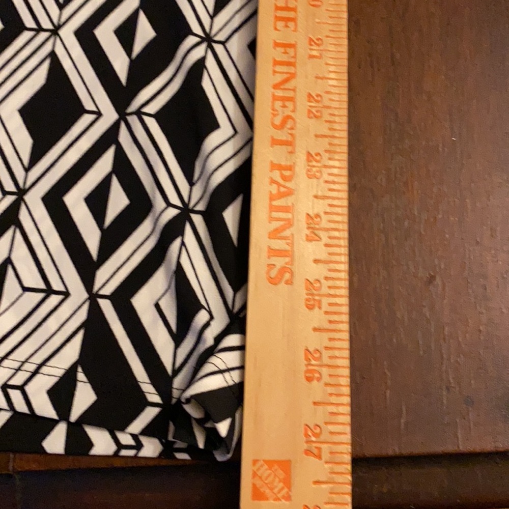 Kenar Dress Women size 6. Black and White design. Zipper back 3/4 sleeves - Picture 12 of 12